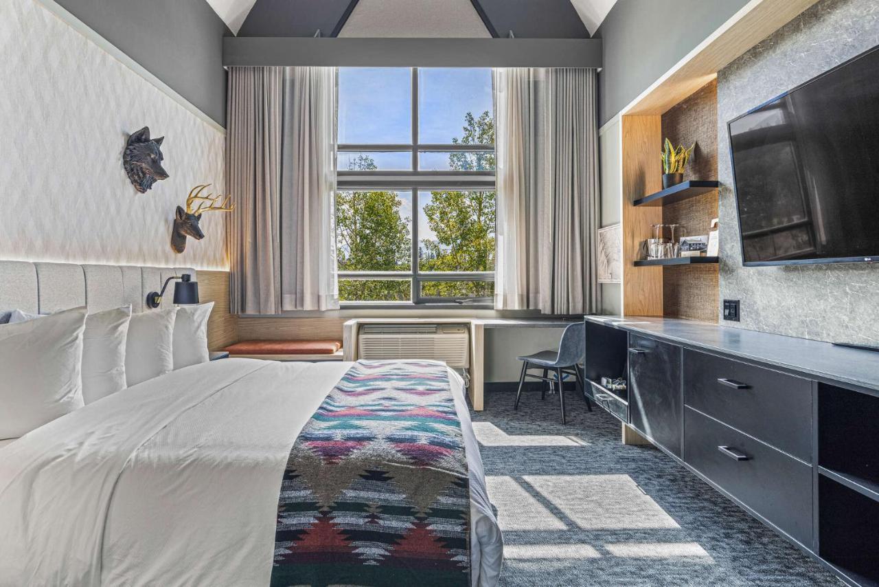 Mtn House By Basecamp Otel Canmore Dış mekan fotoğraf
