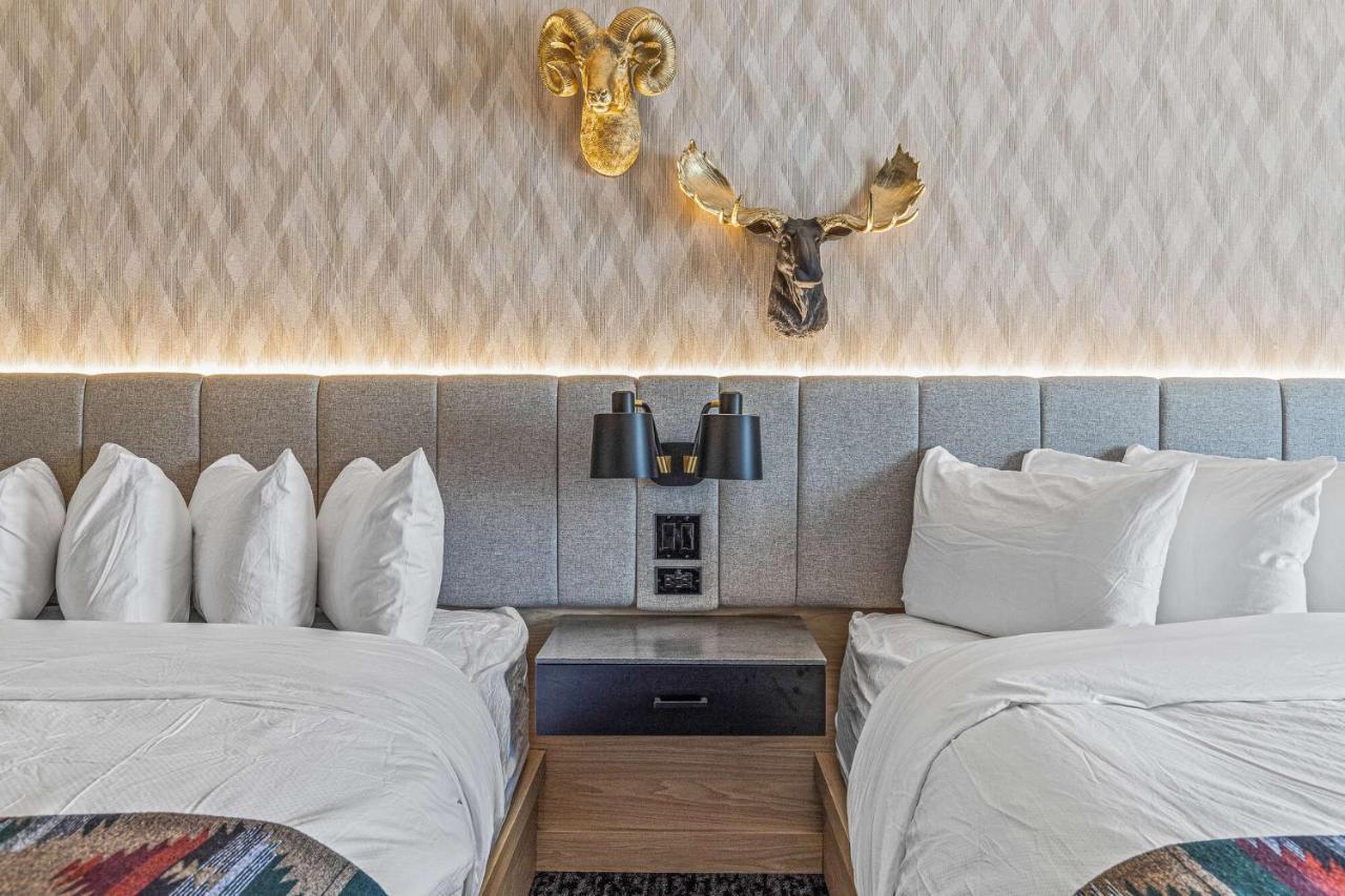 Mtn House By Basecamp Otel Canmore Dış mekan fotoğraf