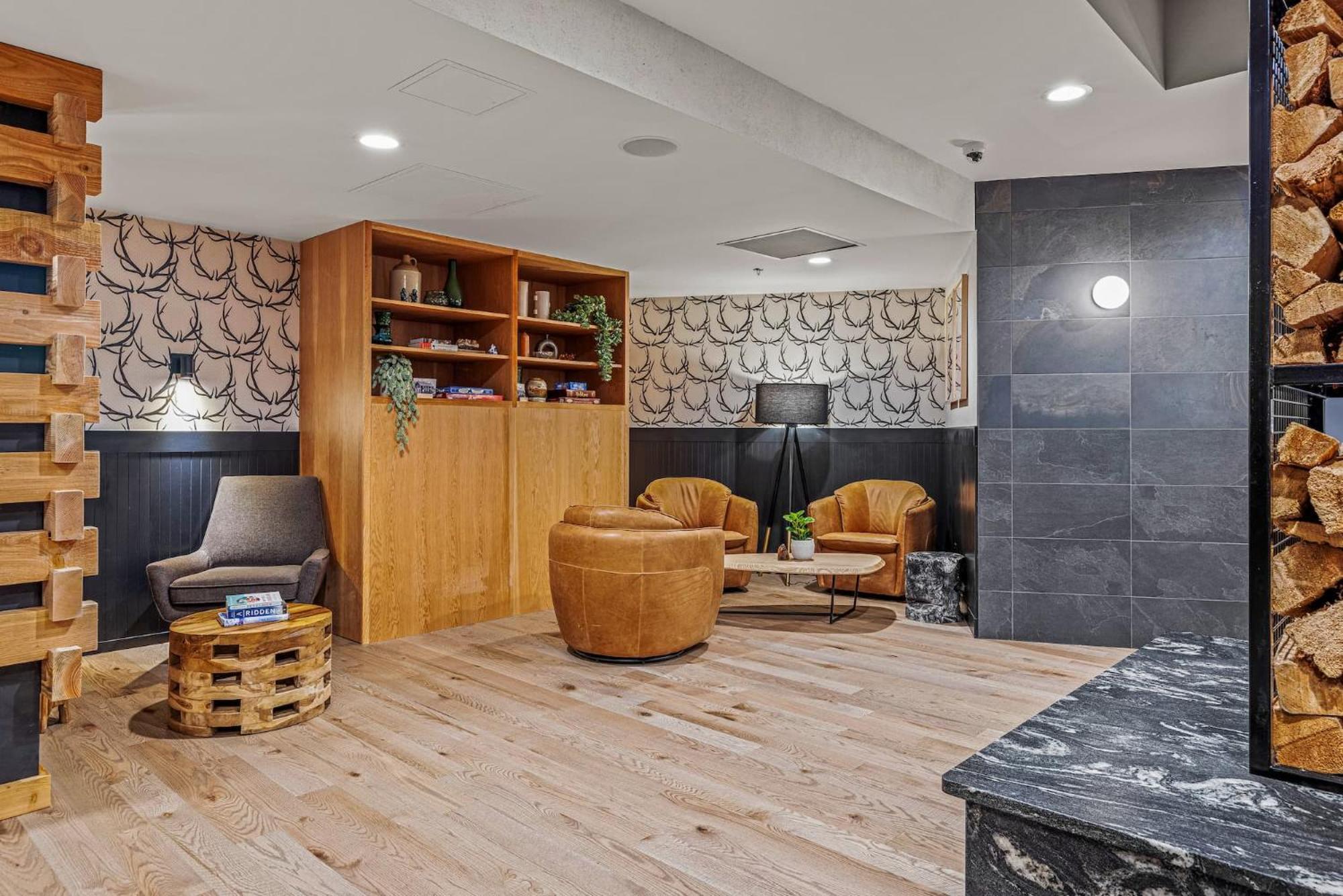 Mtn House By Basecamp Otel Canmore Dış mekan fotoğraf