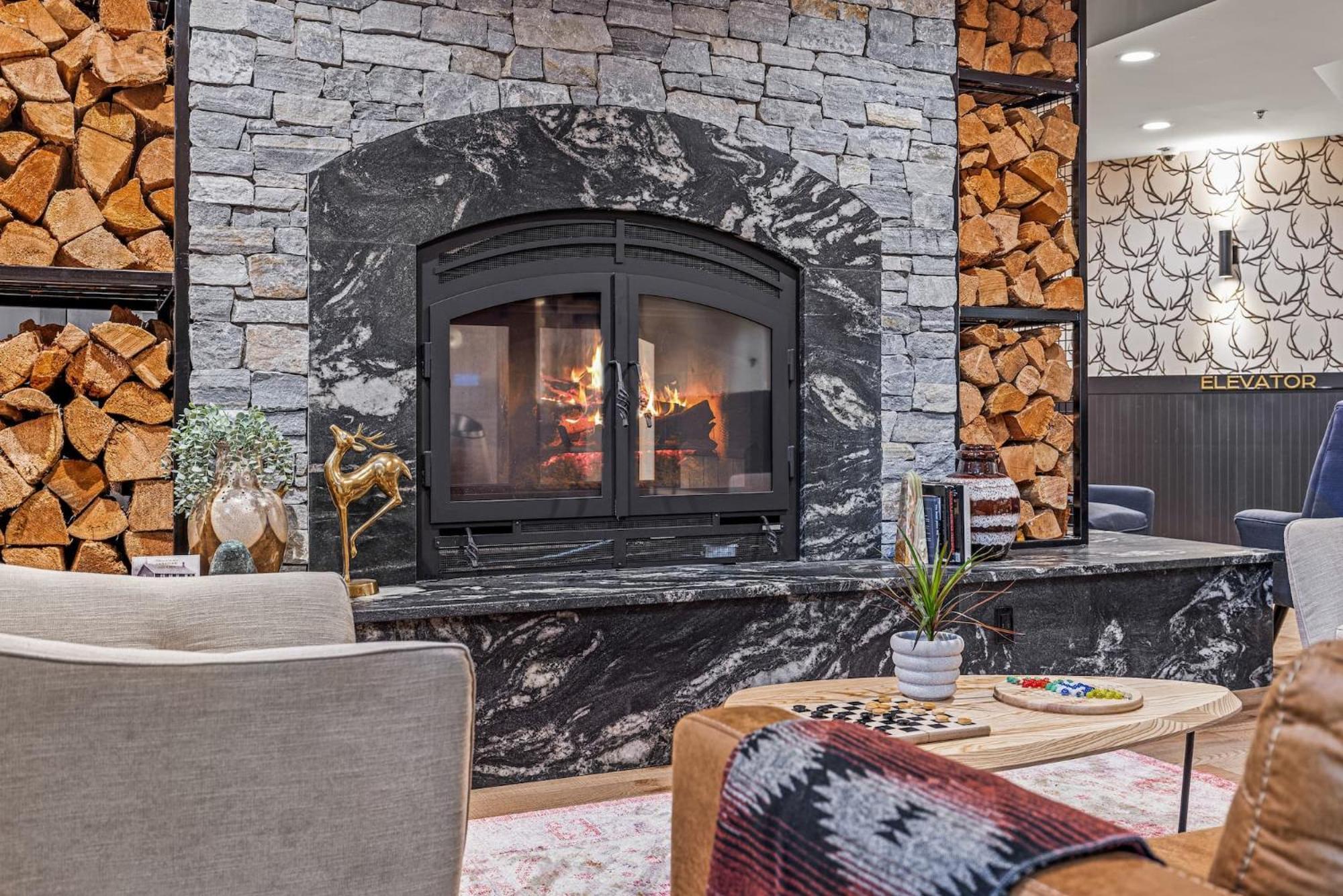 Mtn House By Basecamp Otel Canmore Dış mekan fotoğraf