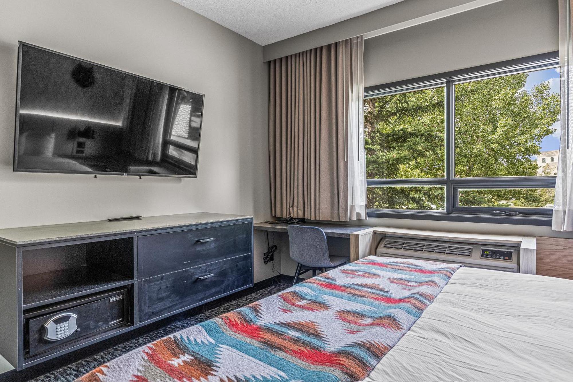 Mtn House By Basecamp Otel Canmore Dış mekan fotoğraf