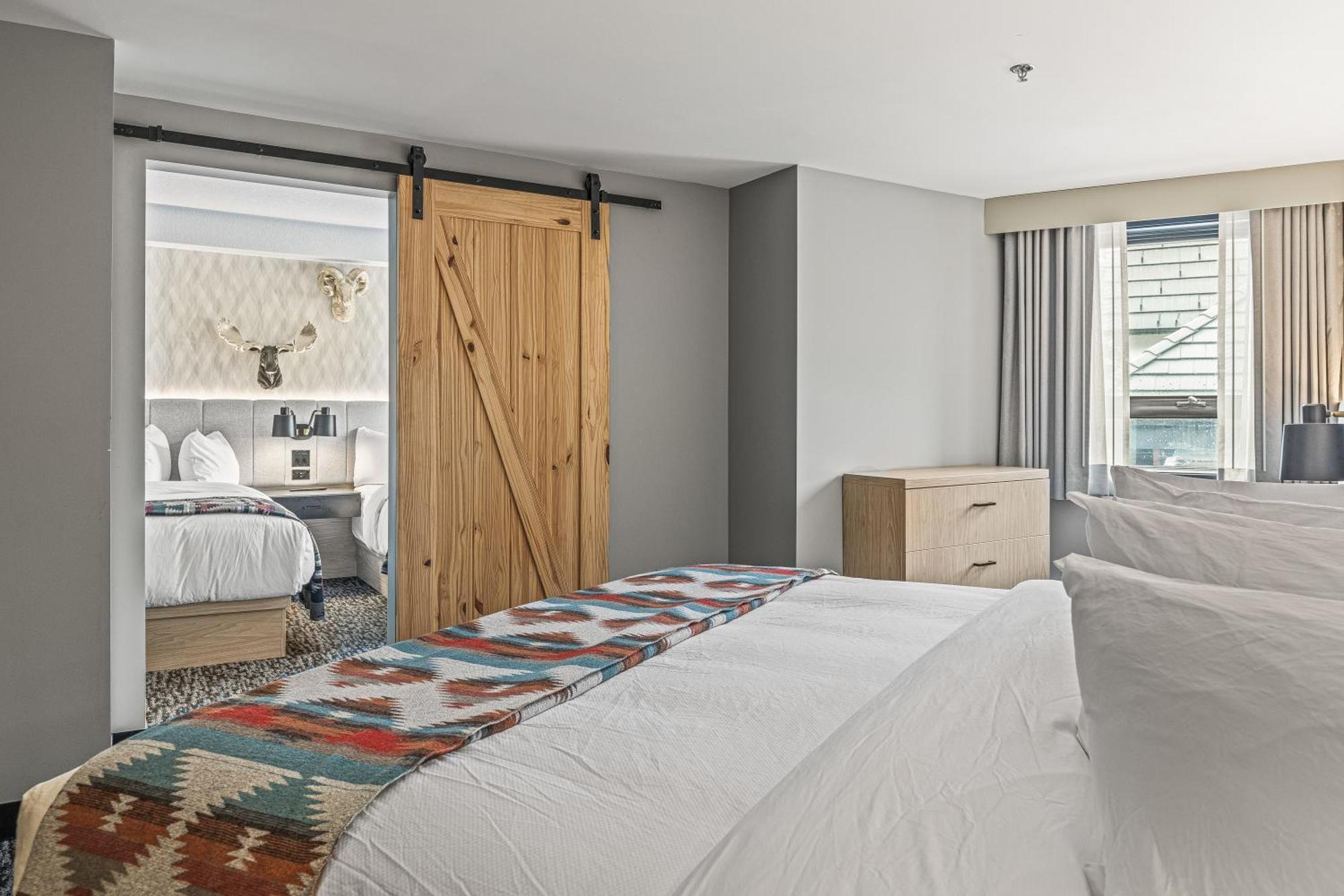 Mtn House By Basecamp Otel Canmore Dış mekan fotoğraf