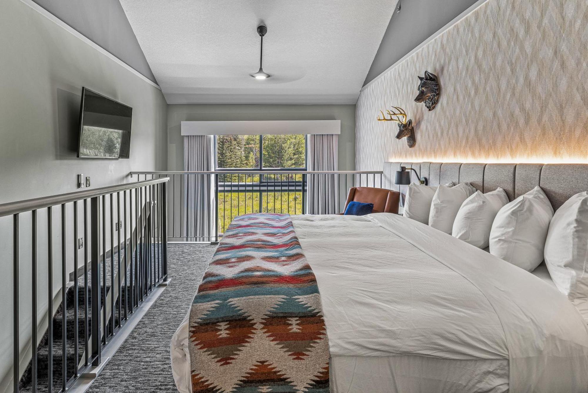 Mtn House By Basecamp Otel Canmore Dış mekan fotoğraf