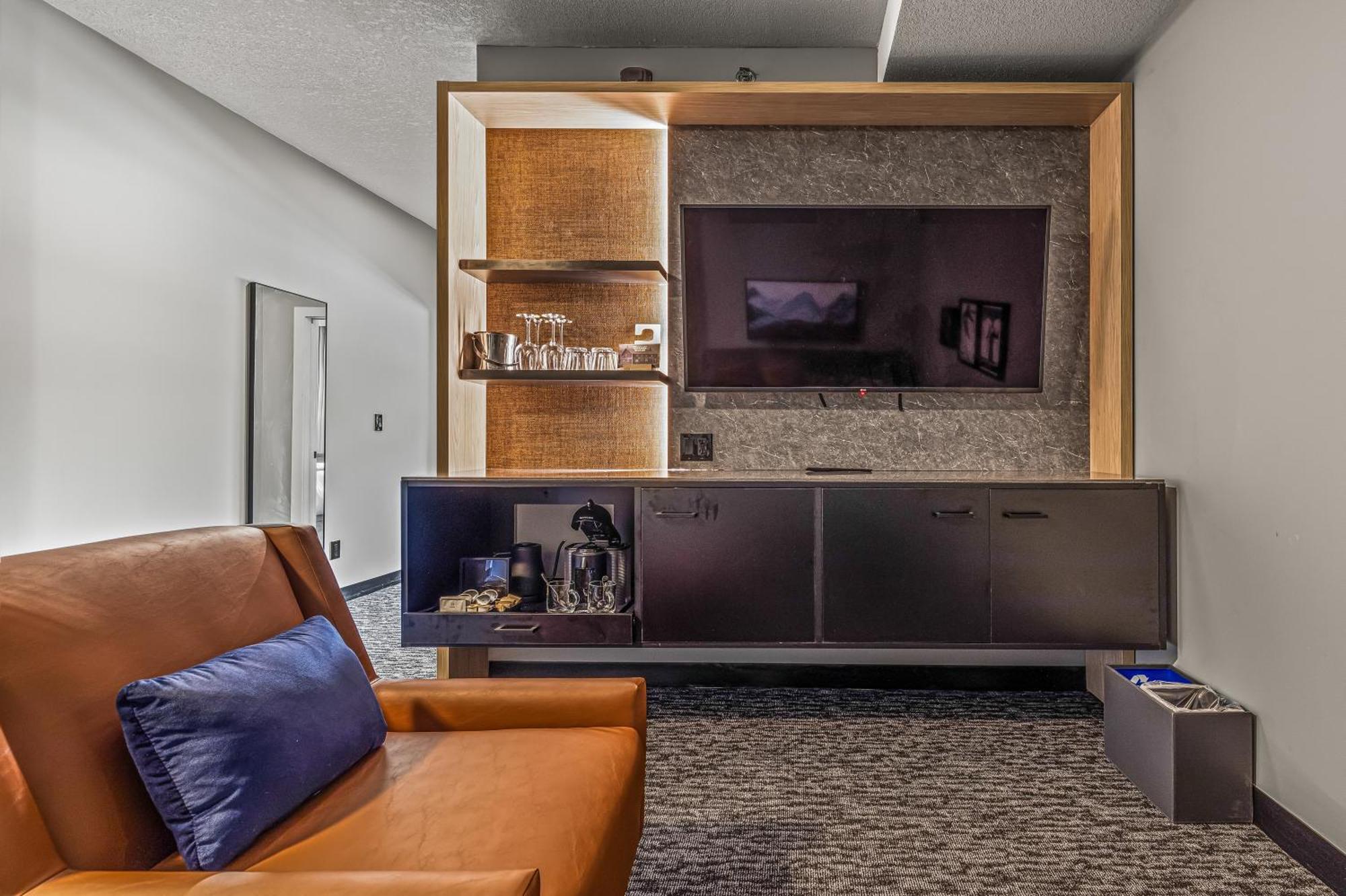 Mtn House By Basecamp Otel Canmore Dış mekan fotoğraf