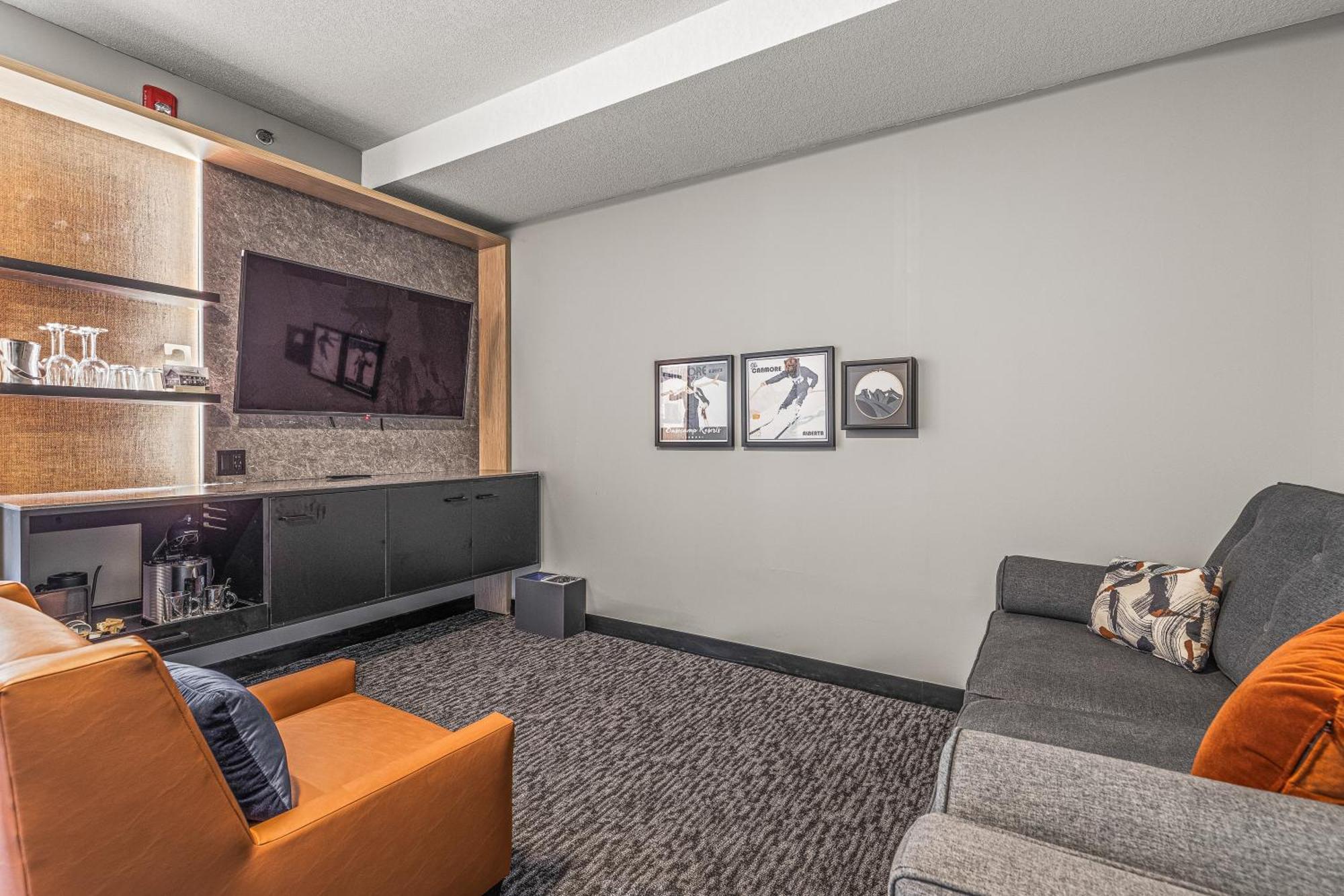 Mtn House By Basecamp Otel Canmore Dış mekan fotoğraf