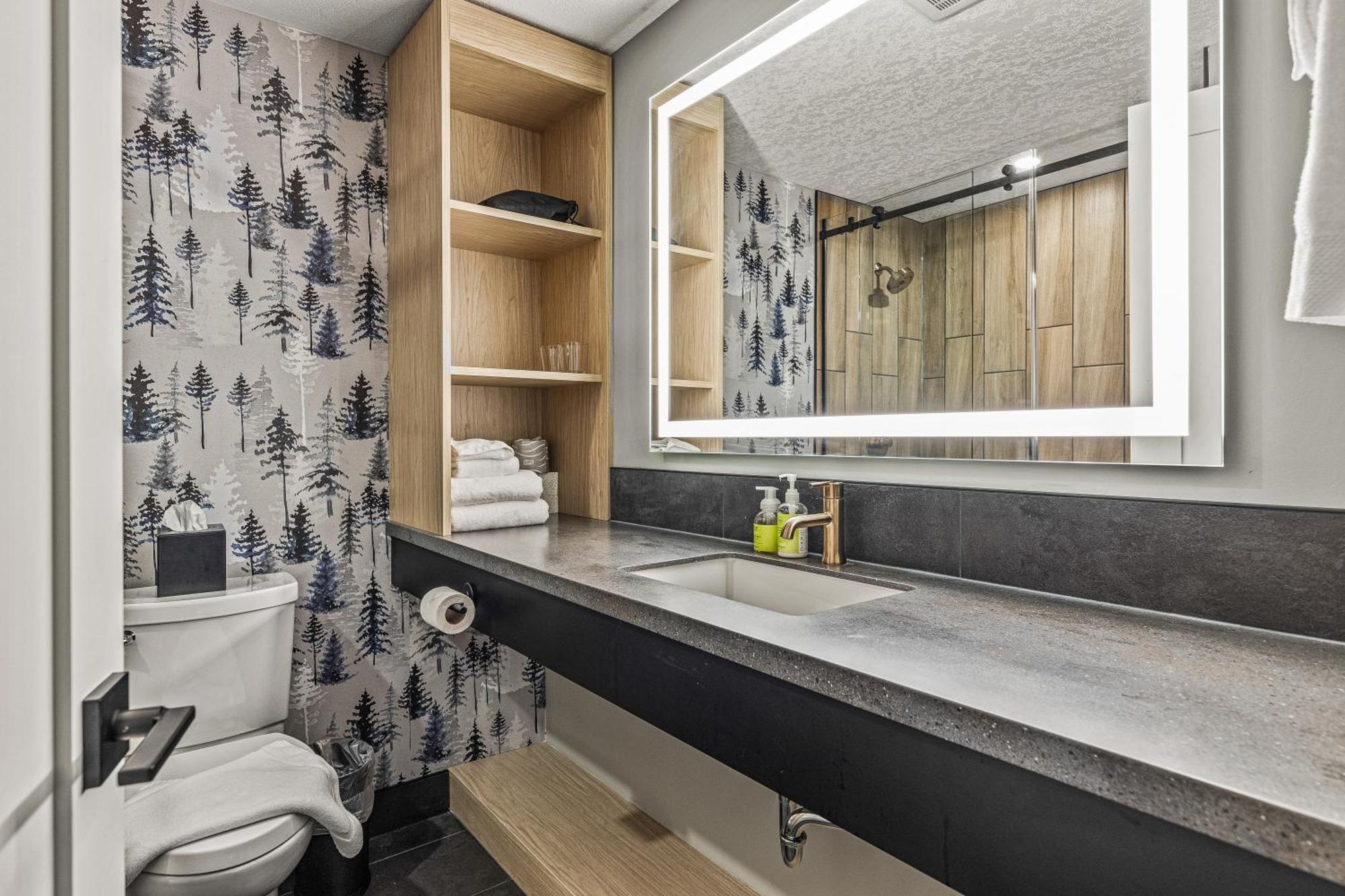 Mtn House By Basecamp Otel Canmore Dış mekan fotoğraf