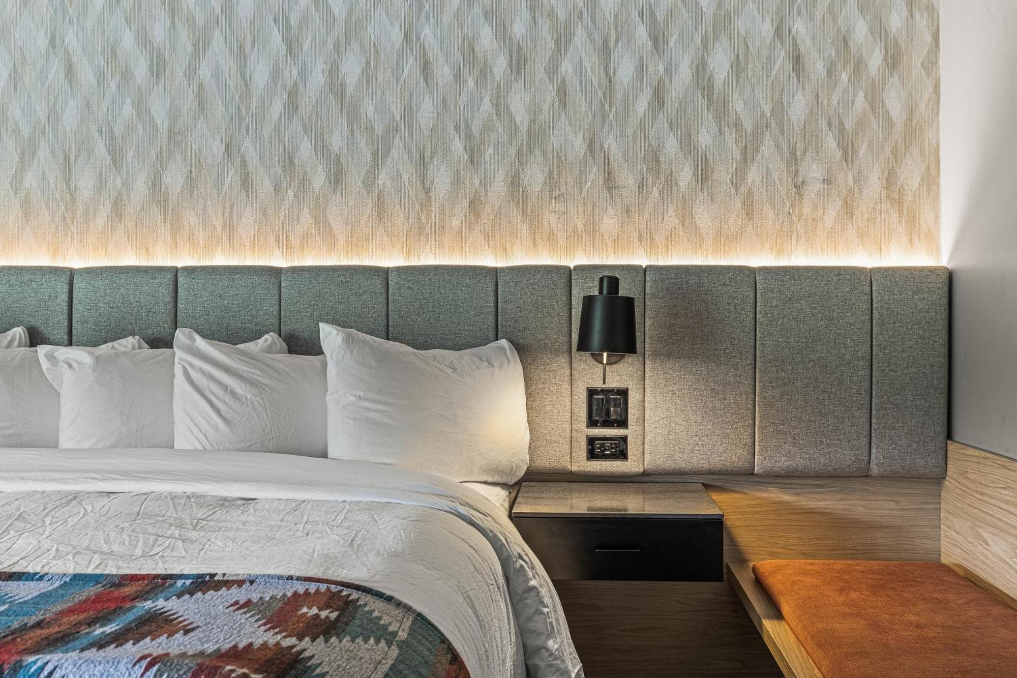 Mtn House By Basecamp Otel Canmore Dış mekan fotoğraf